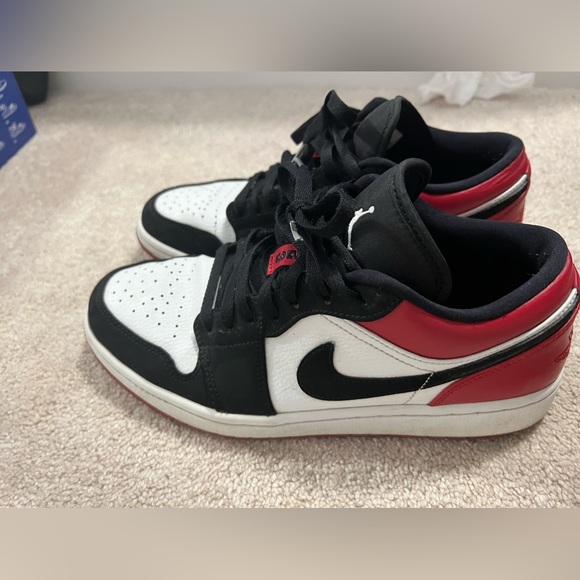 Nike air Jordan one low ‘Black Toe’ very good condition worn only 10 times going - Picture 3 of 4